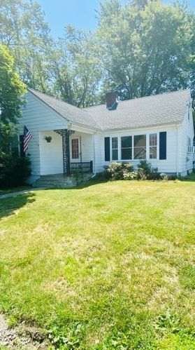 283 Longhill Ave, Fall River, MA 02726-2925