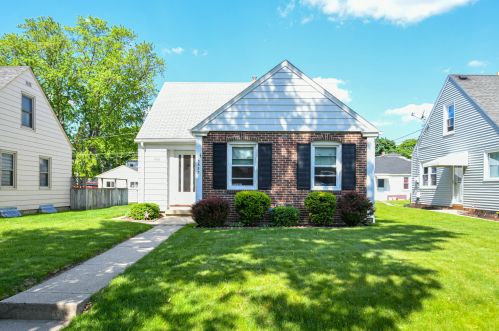 3533 18th St, Milwaukee, WI 53221-1549