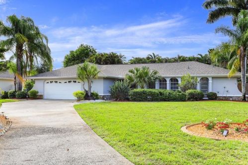 125 Big Springs Dr, Naples, FL 34113-8326
