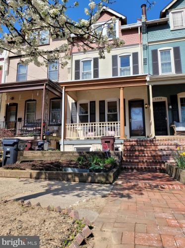 1333 Clayton St, Wilmington, DE 19806-4003
