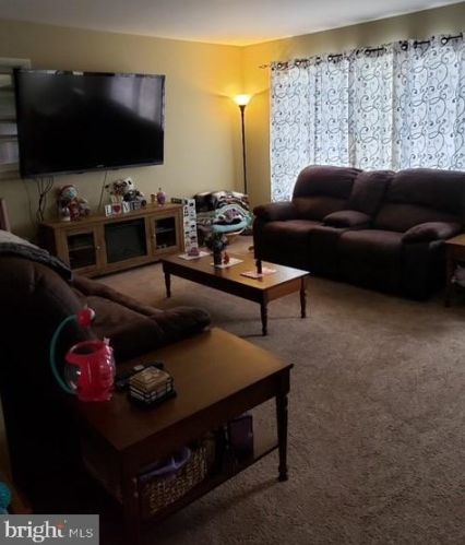 1631 Jackson St, Riverton, NJ 08077-2608