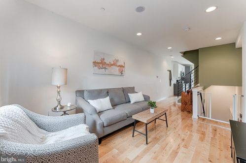 2474 Coral St, Philadelphia, PA 19125-1625