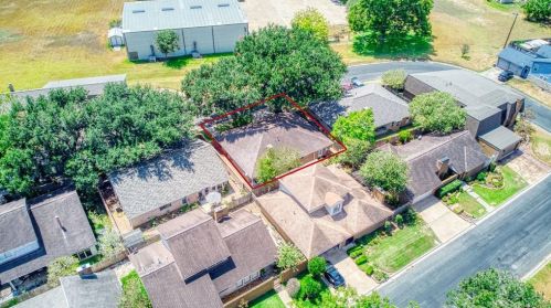 1513 Oakcrest St, Dinsmore, TX 77488-3438