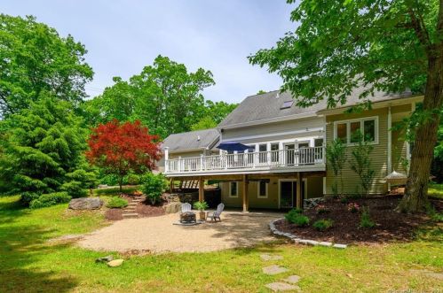 9 New Brg Rd, Brookfield Center CT  06804 exterior