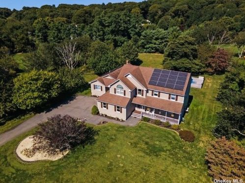 40 Palane, Baiting Hollow, NY 11933-1239