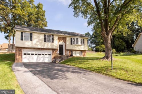 47 Collins Cir, Hanover, PA 17331-3448