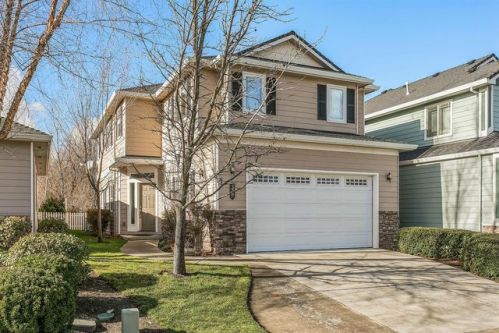 328 Meadow Dr, Ashland, OR 97520-3715