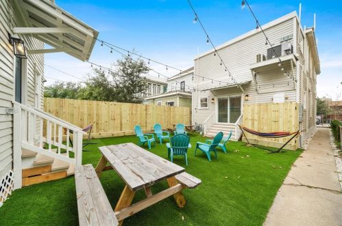 1021 Sealy St, Galveston TX 77550-3813 exterior