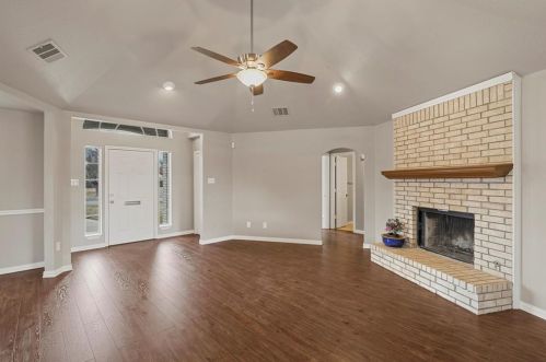 2004 Cedar Crest Blvd, Dallas TX 75203-4316 exterior