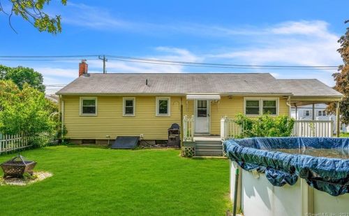 35 Keeney St, Manchester CT 06040-7054 exterior