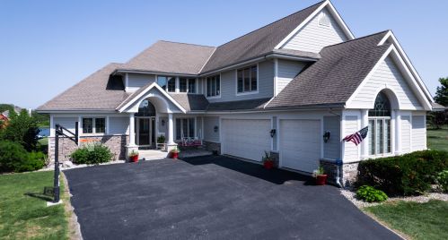 6209 Alex Turn, Caledonia, WI 53108-9554