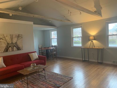 653 Gulph Rd, Norristown PA  19406-3704 exterior