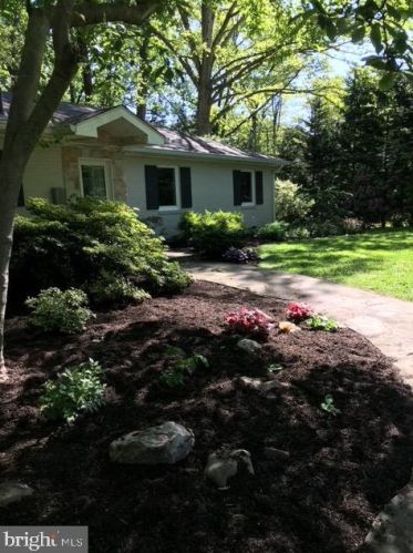 6334 Crosswoods Dr, Falls Church VA  22044-1208 exterior