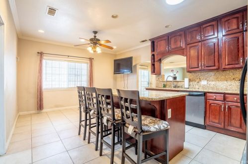 8161 Laurel Canyon Blvd, North Hollywood, CA 91605-1430