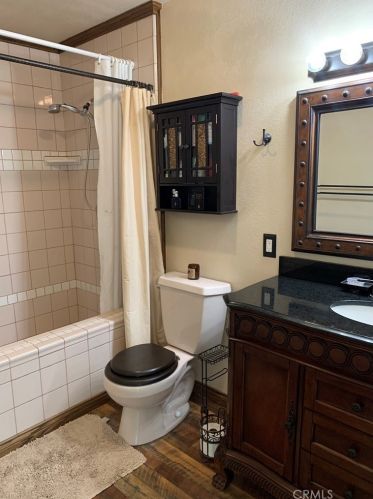 16705 Minter Ct, Santa Clarita CA  91387-3275 exterior