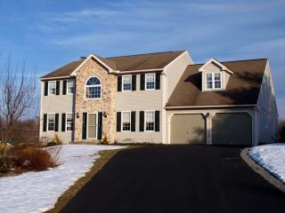 102 Jessica Meadows Dr, Basket, PA 19547-9266