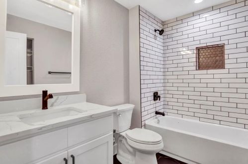 702 Carleton Dr, Richardson TX  75081-5906 exterior