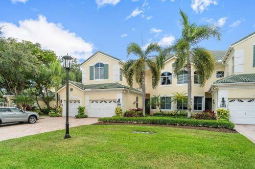 104 Palm Point Cir, West Palm Beach, FL 33418-4533