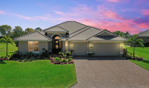 510 Caroline Dr, Vero Beach, FL 32968-9493