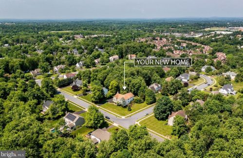 1042 Charter Oaks Dr, Lansdale PA exterior