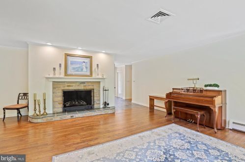 568 Countess Dr, Yardley PA 19067-4616 exterior