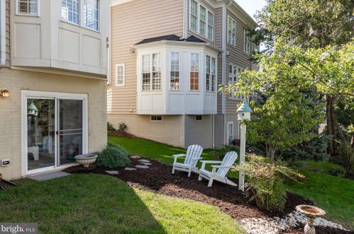 18345 Mid Ocean Pl, Leesburg VA 20176-7451 exterior