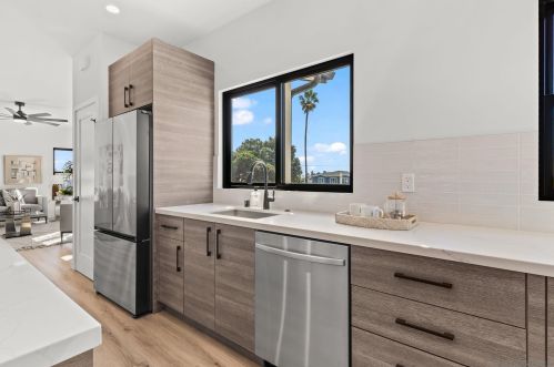 1855 Frankfort St, San Diego CA  92110-3514 exterior