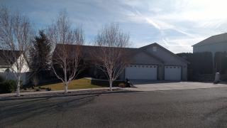 568 Charbonneau Dr, Richland, WA 99352-8676