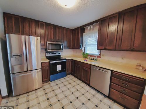 2447 Cowern Pl, Saint Paul, MN 55109-4071