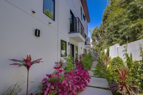 4809 Carpenter Ave, North Hollywood CA  91607-3204 exterior