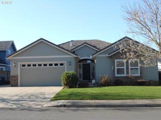 327 Pebble Beach Dr, Walker, OR 97426-9896