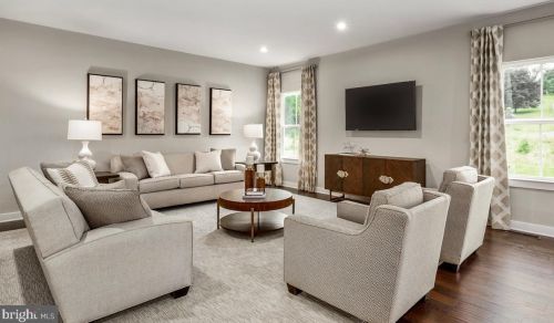 42 Winifred Dr, Hanover PA  17331 exterior