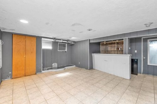 1506 Peapond Rd, North Bellmore NY  11710-2924 exterior