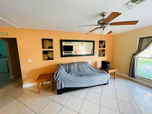 118 Aldea St, Fort Pierce, FL 34952-2245