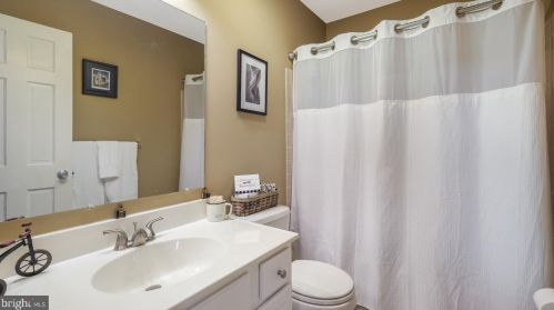 706 Springhouse Ct, Lansdale PA 19446-4350 exterior