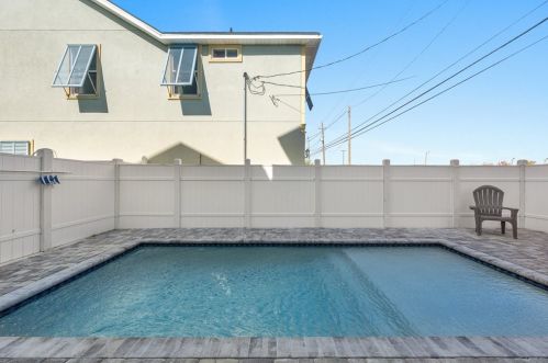 200 Pne Ave, Saint George Island FL  32328-2805 exterior