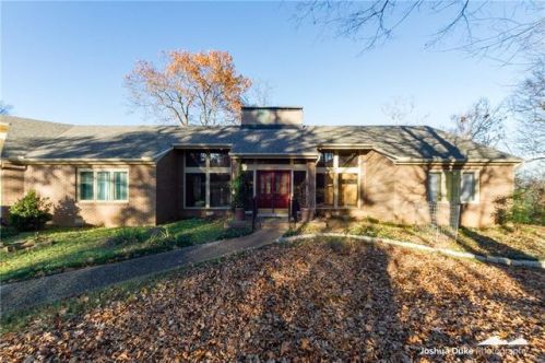 320 Fairway Ln, Fayetteville, AR 72701-7158