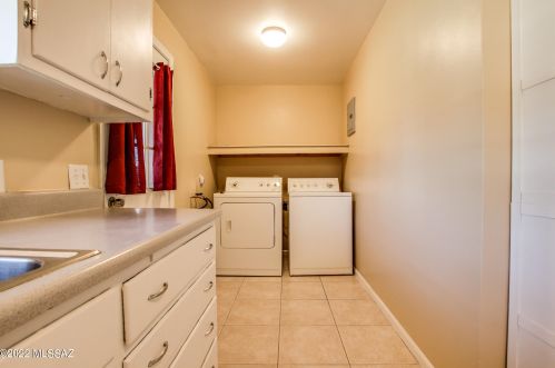 945 Prince Rd, Tucson AZ 85705-3026 exterior