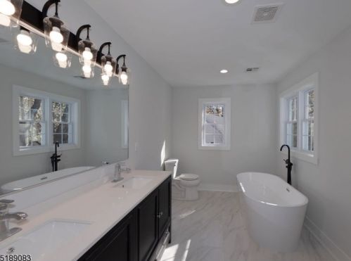 24 Shadow Ln, Berkeley Heights NJ  07922-1816 exterior