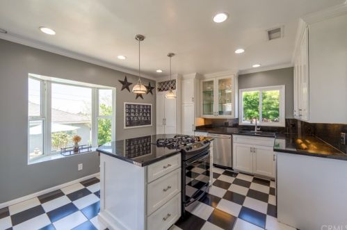 4209 Theresa St, Long Beach CA  90814-1719 exterior
