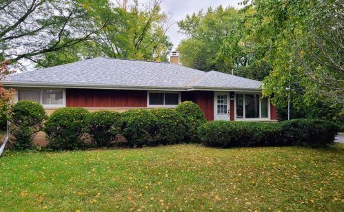 1426 Homestead Trl, Thiensville, WI 53092-3215
