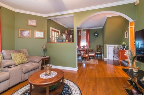 5 Todd Pl, Crotonville NY  10562-3424 exterior