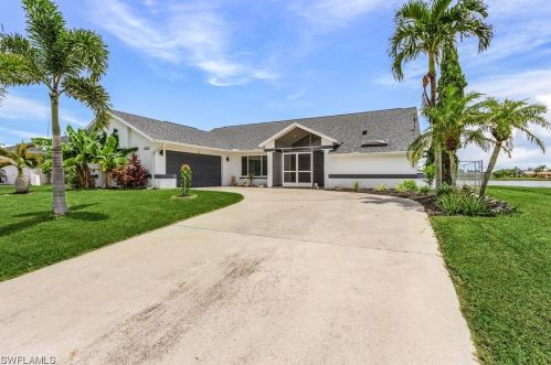 1901 4th St, Cape Coral, FL 33990-1326