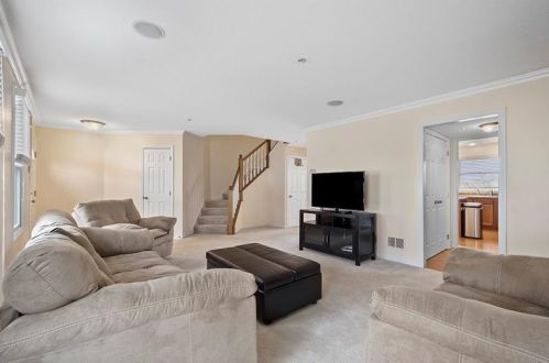 1052 Woodlawn Dr, Canonsburg PA  15317-5451 exterior