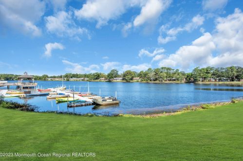 1065 Fife Ct, Lakewood NJ  08701-6935 exterior