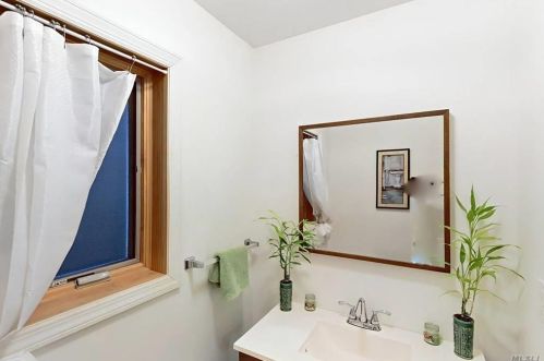 9951 Russell St, Jamaica NY  11414-3949 exterior