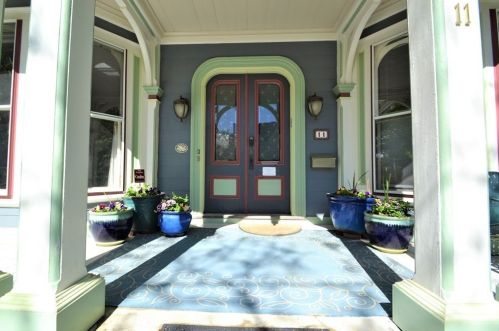 11 Chesley Rd, Newton, MA 02459-1903