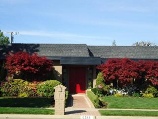 6285 Thorne Ave, Fresno, CA 93711-2053