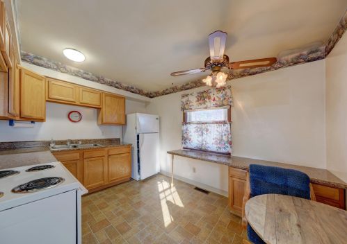 490 Toledo Ave, Marion OH  43302-2145 exterior