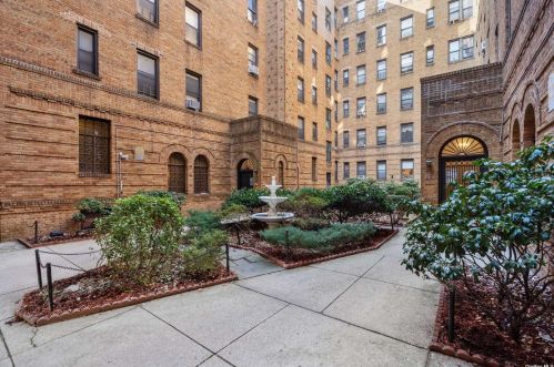 83-44 Lefferts Blvd, Jamaica, NY 11415-1716